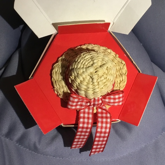 Avon Country Days Straw Hat Pin & Red Checked Bow Earrings~Vintage New in Box - Picture 2 of 9